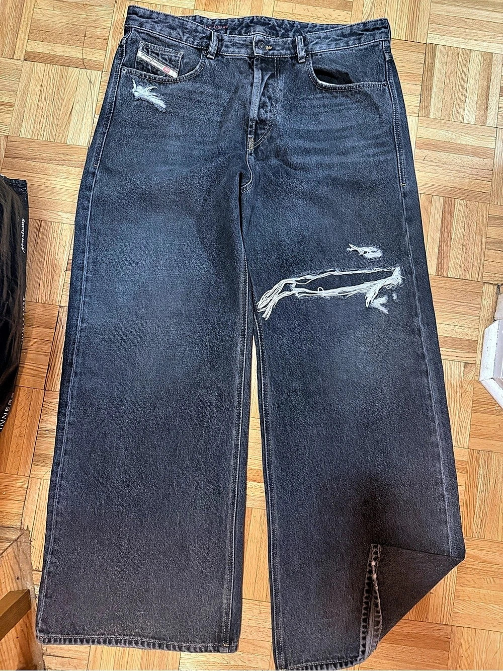 Diesel D-Rise Distressed Wide-Leg Jeans Distressed Straight Leg Jeans Size 36